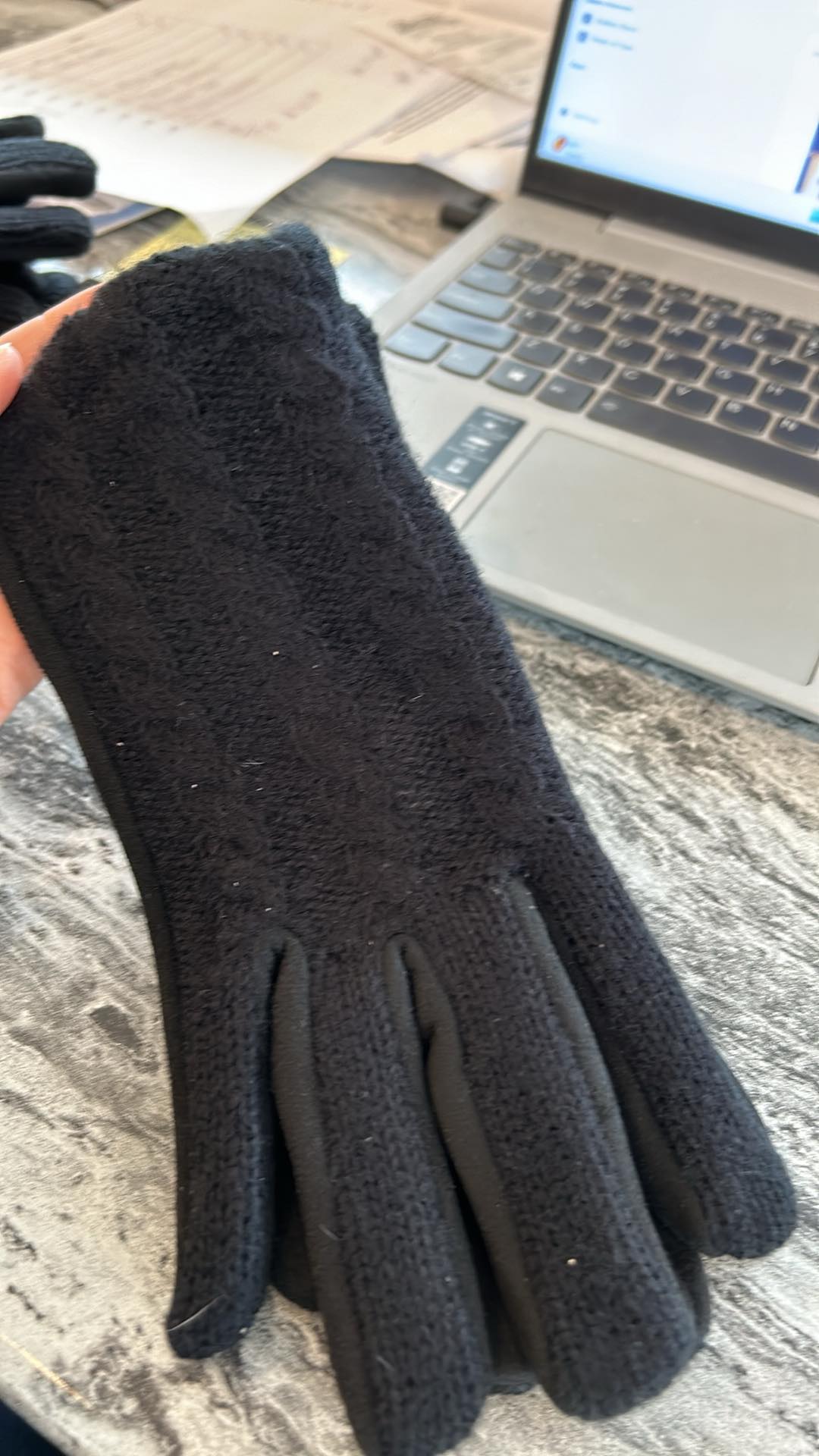 Black Cable Knit Glove
